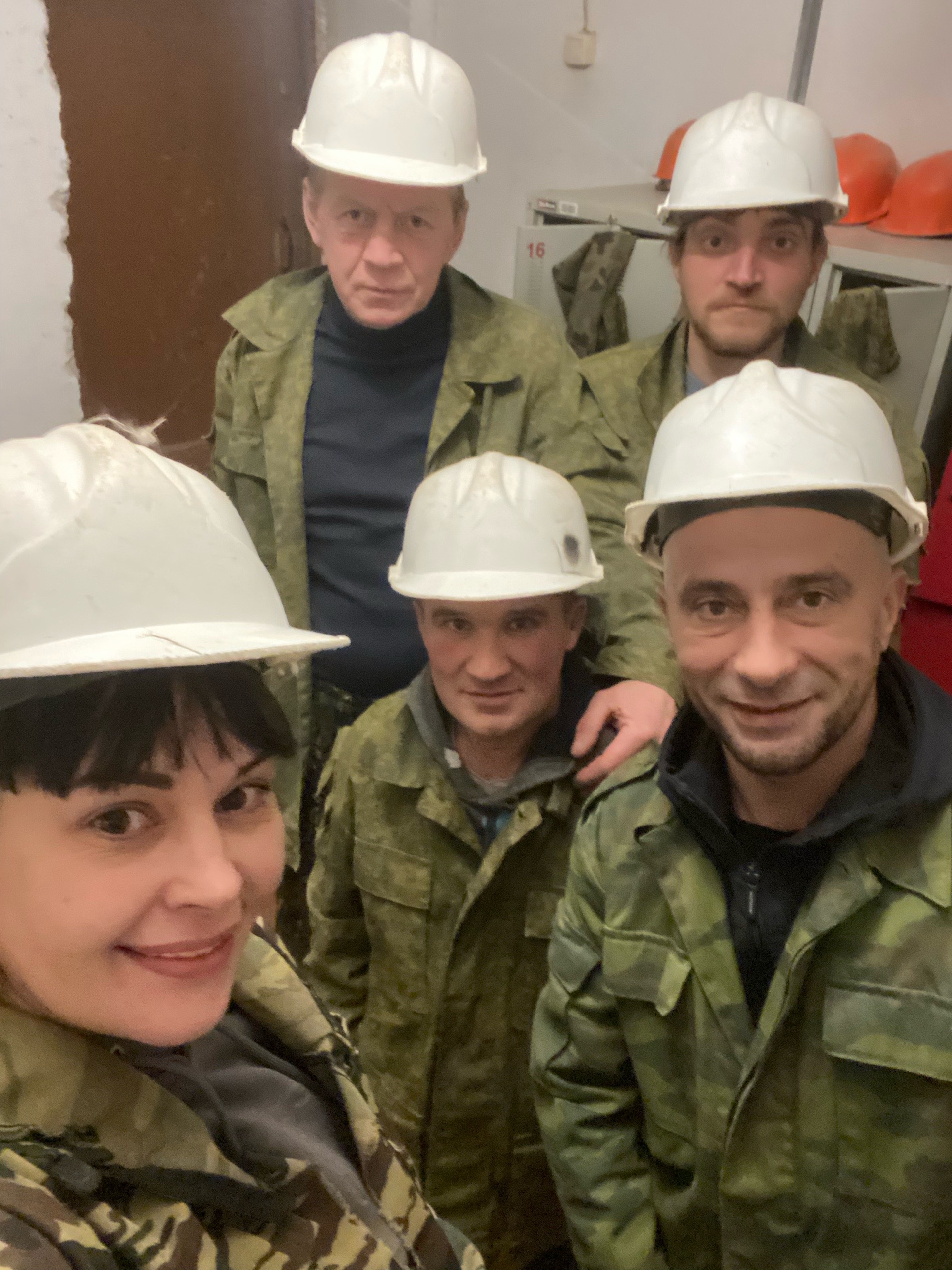Команда Городского социального центра во время работ по обустройству помещения